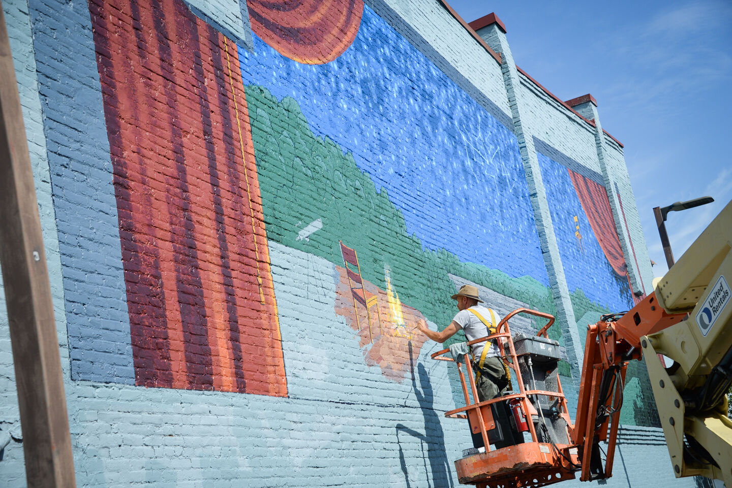 092121_BroadwayClayMural_hb_web-3.jpg